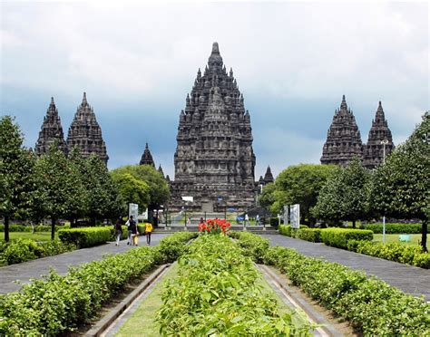 Tempat Berbelanja Souvenir di Destinasi Wisata Cerita Mistis Candi Prambanan
